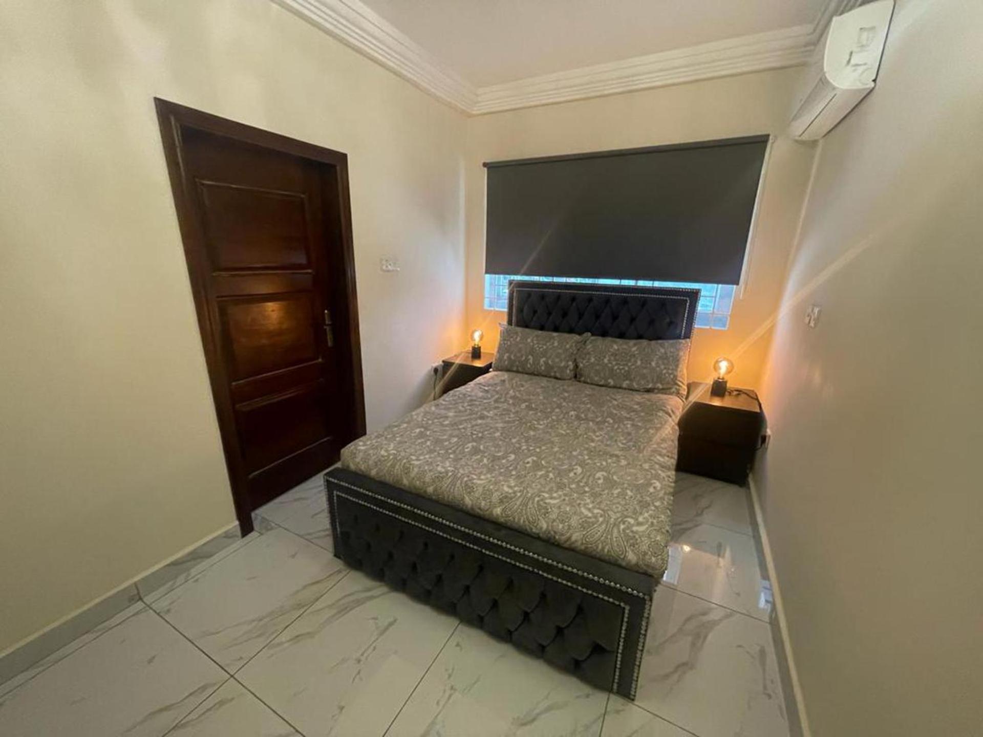 After 5 Apartment 1- 3 Spacious En-Suite Bedrooms Freetown Exterior foto