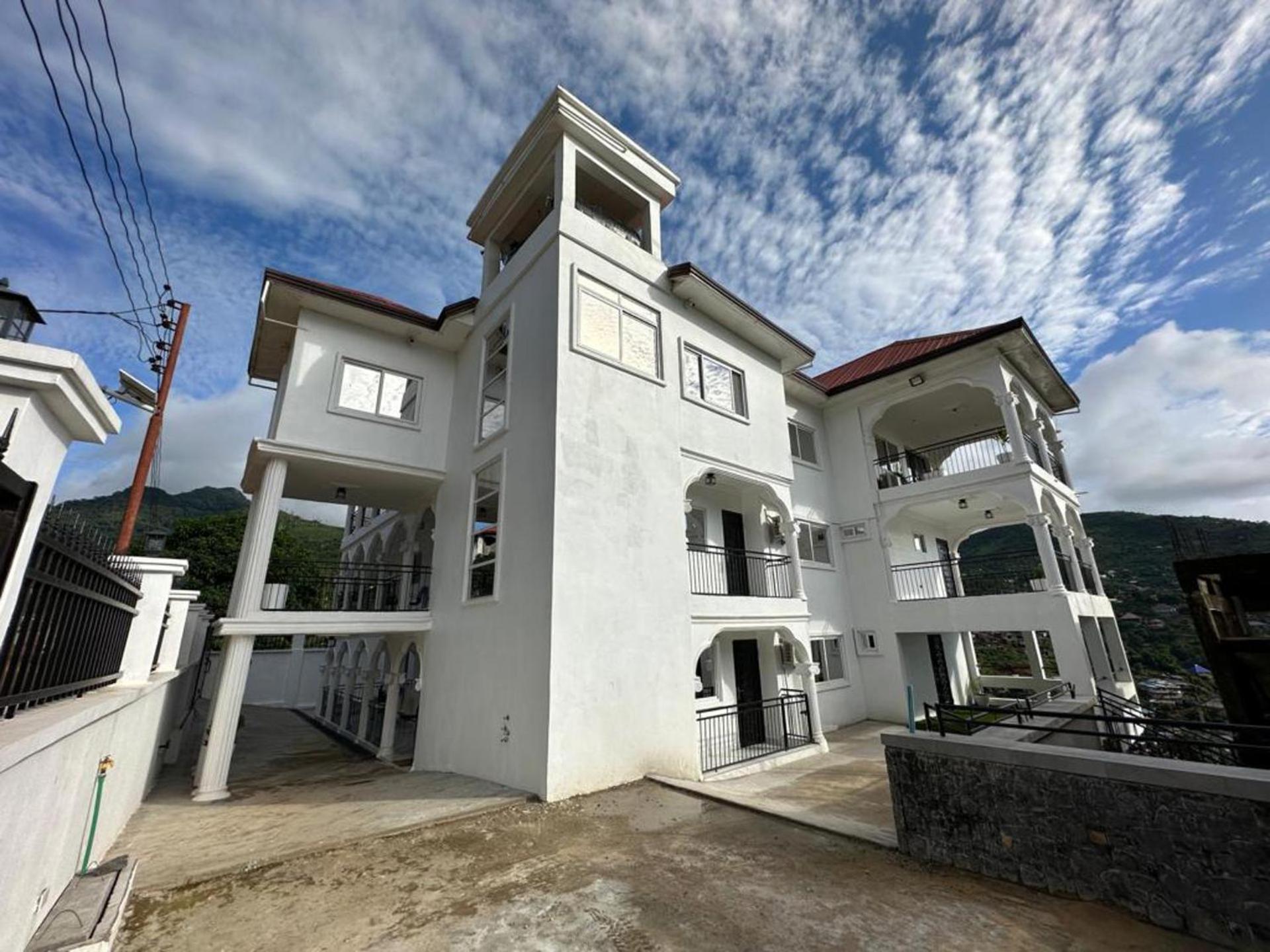 After 5 Apartment 1- 3 Spacious En-Suite Bedrooms Freetown Exterior foto